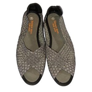 NWOT Bernie Meve NY sz41 silver/black stretch woven Slipon sandal
